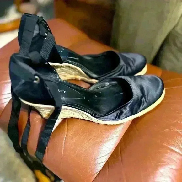 Women’s espadrille wedge. - Picture 1 of 6